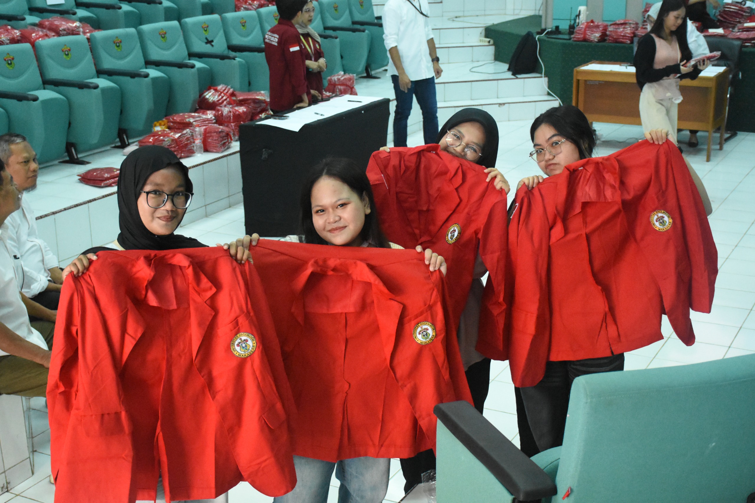 Unhas Mulai Salurkan 10 Ribu Jas Almamater Gratis untuk Mahasiswa Baru 2026, Bisa Diambil Sebelum PKKMB