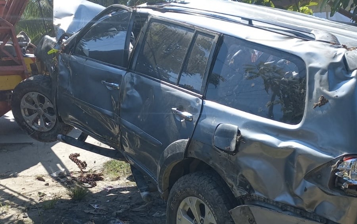 KA Petikemas Tabrak Minibus di Perlintasan Tanpa Palang Tebing Tinggi, Satu Korban Luka Dievakuasi ke RS Bhayangkara