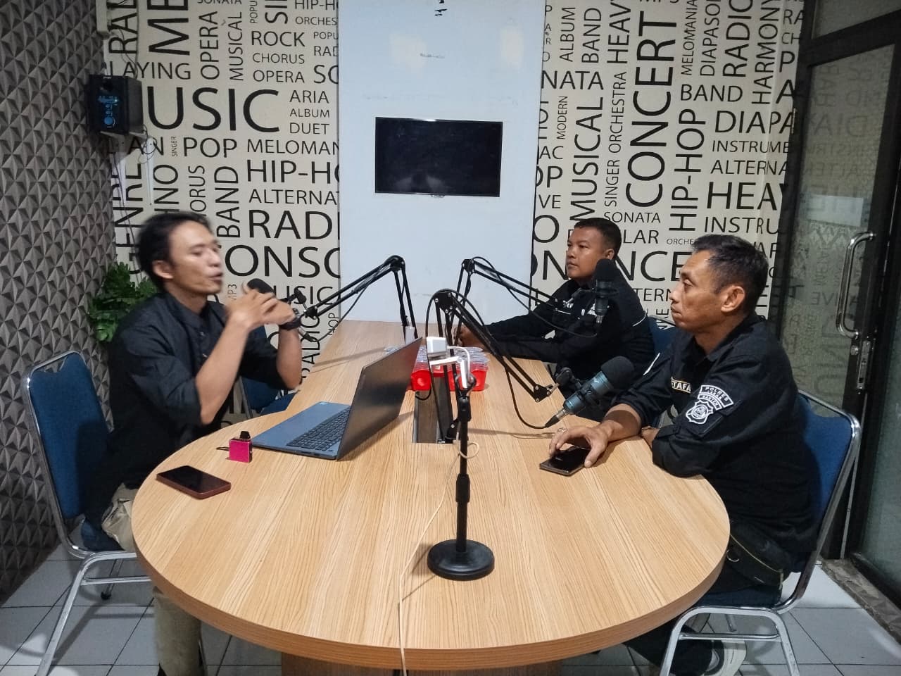 Polres Lebak Sosialisasikan Call Center 110 lewat Radio dan Videotron, Warga Diimbau Manfaatkan Layanan Darurat Gratis 24 Jam