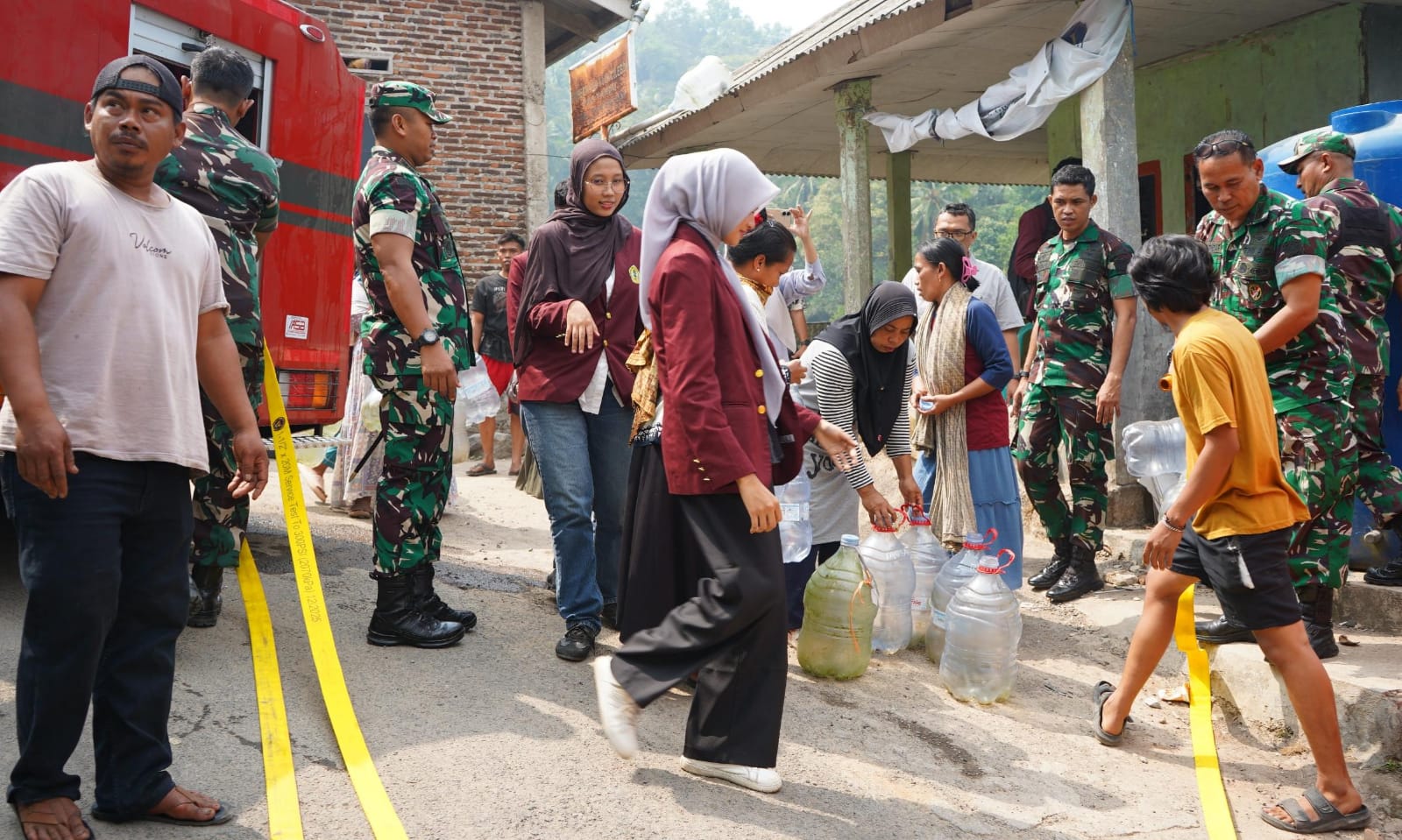Kodim 0623/Cilegon dan Untirta Salurkan Air Bersih untuk Warga Tembulun yang Terdampak Kekeringan