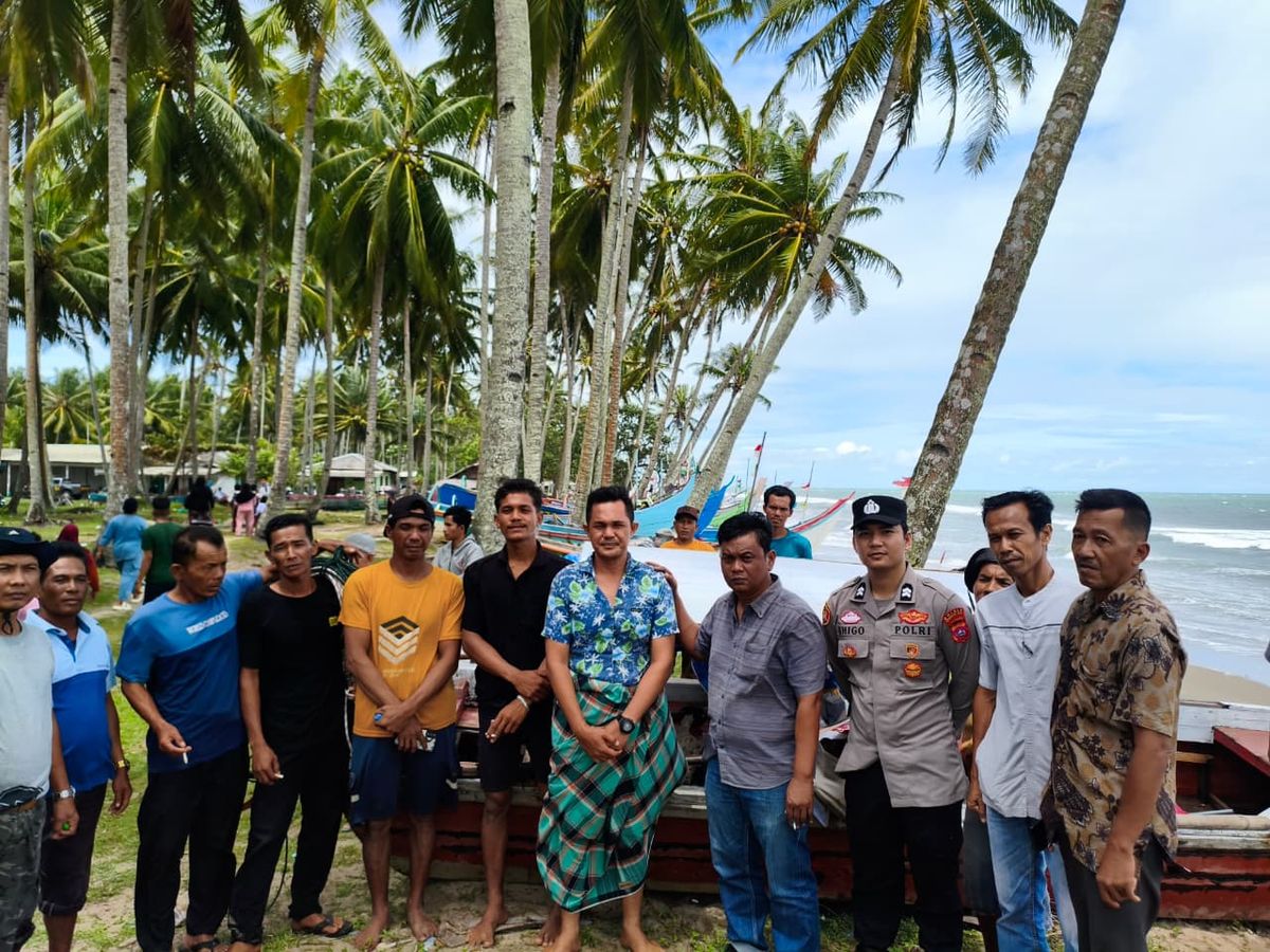 Kapal Boat Diterjang Badai di Perairan Pesisir Selatan, Pemancing Asal Painan Selamat Setelah Terombang-ambing Lebih Sehari