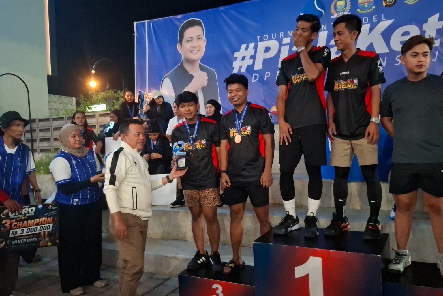 Gubernur Jambi Al Haris Resmi Tutup Turnamen Padel Piala Ketua DPRD, Minta Agenda Berlanjut dengan Skala Lebih Besar