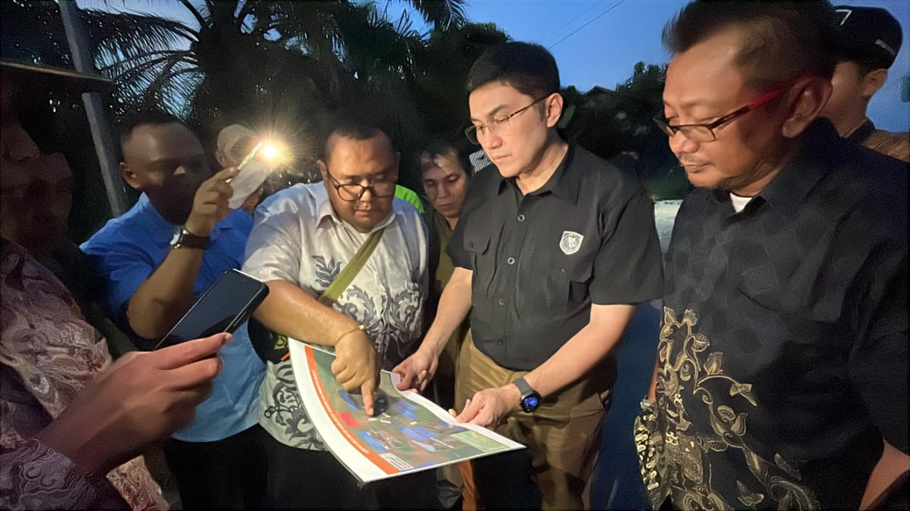 Kemenko Infrastruktur Tinjau Jalan Rusak 5,4 Km di Sambas, 3 Km Diusulkan Lewat Inpres Jalan Daerah