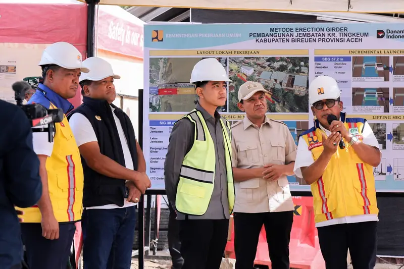 Wapres Gibran Tinjau Pembangunan Jembatan Krueng Tingkeum di Bireuen, Target Tersambung Bulan Ini