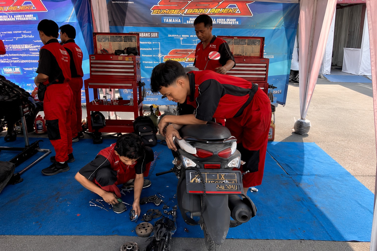 Polresta Solo Gelar Servis Motor dan Cek Kesehatan Gratis untuk 200 Ojol dan Supeltas