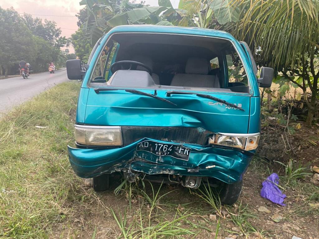 Kakek 82 Tahun di Tirtomoyo Tewas Ditabrak Suzuki Carry, Polisi Olah TKP di Depan Gereja Sendangmulyo
