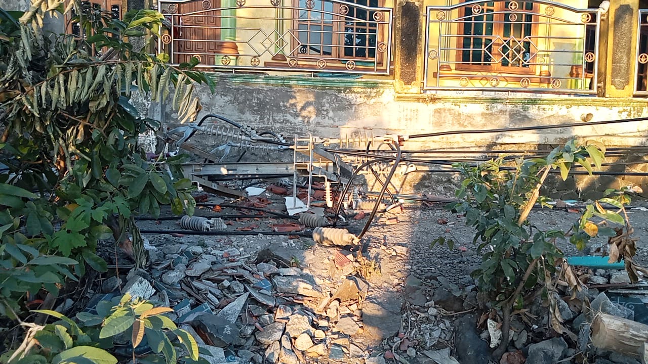 Angin Kencang Robohkan Tiang Listrik di Simpenan, Jalan Nasional Bagbagan–Kiara Dua Lumpuh Dua Kali dalam Sehari