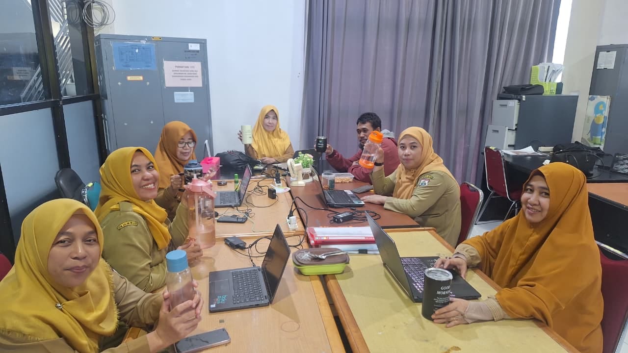 Bapperida Sulbar Denda Rp500 Ribu Pegawai yang Pakai Botol Plastik Sekali Pakai di Rapat Internal