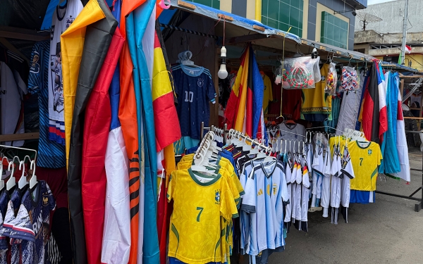 Demam Piala Dunia 2026 di Ternate Dongkrak Omzet Pedagang Musiman, Jersi Timnas Besar Jadi Buruan