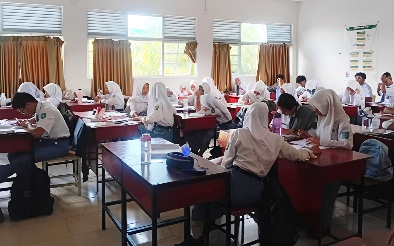 Program Seragam Gratis SMA/SMK di Kepri Diragukan Berlanjut, Kadisdik Beri Isyarat Anggaran Minim