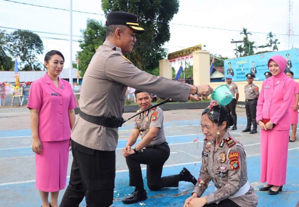 Kapolres Manokwari Selatan Minta 32 Personel yang Naik Pangkat Tingkatkan Integritas dan Profesionalisme