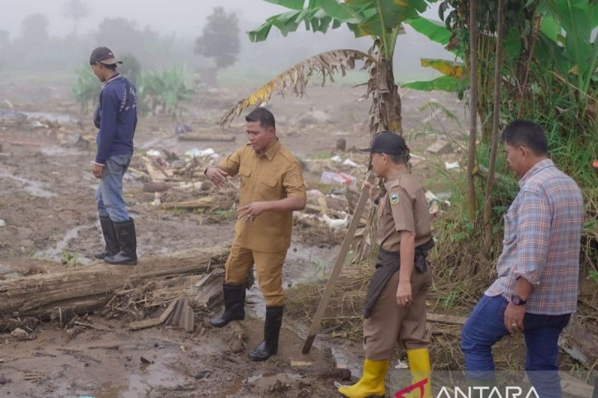 Bupati Solok Minta Jajarannya Percepat Pemulihan Sawah Terdampak Banjir Bandang Kayu Aro