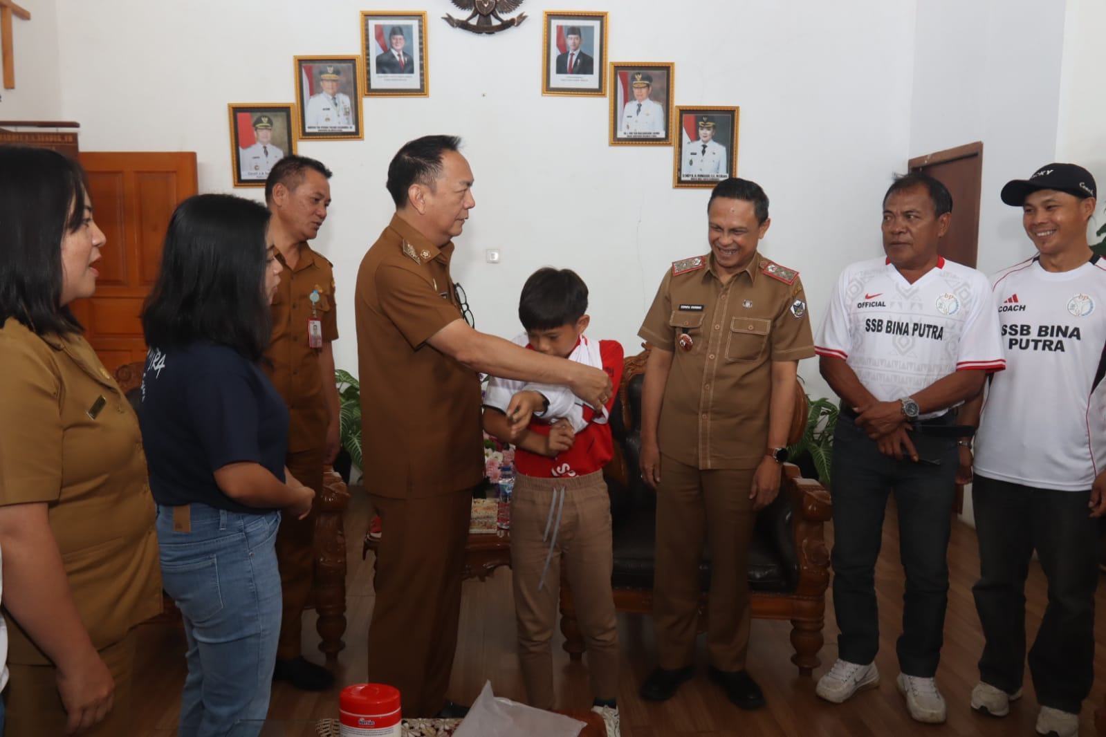Wali Kota Tomohon Caroll Senduk Lepas SSB Bina Putra ke Forum Sepakbola Anak Indonesia 2026, 14 Pemain Muda Siap Bertanding di Bali