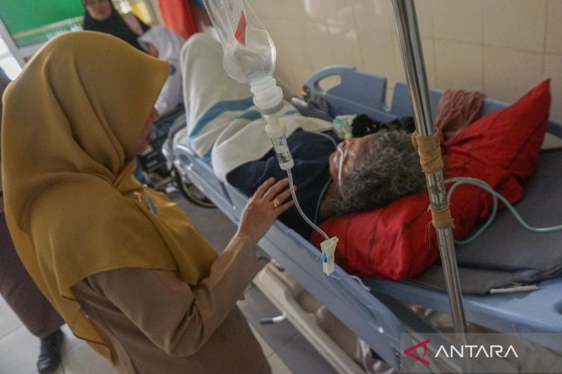 Bupati Lamandau Tekankan Kemampuan Komunikasi bagi Bidan dan Petugas Pelayan Publik di Desa