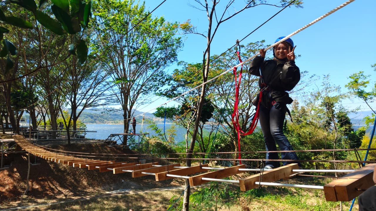 Wahana Outbound Baru di Tanjung Duriat Sumedang: Tiket Rp40 Ribu untuk Empat Permainan, Camping Ground dengan Sunrise Jatigede