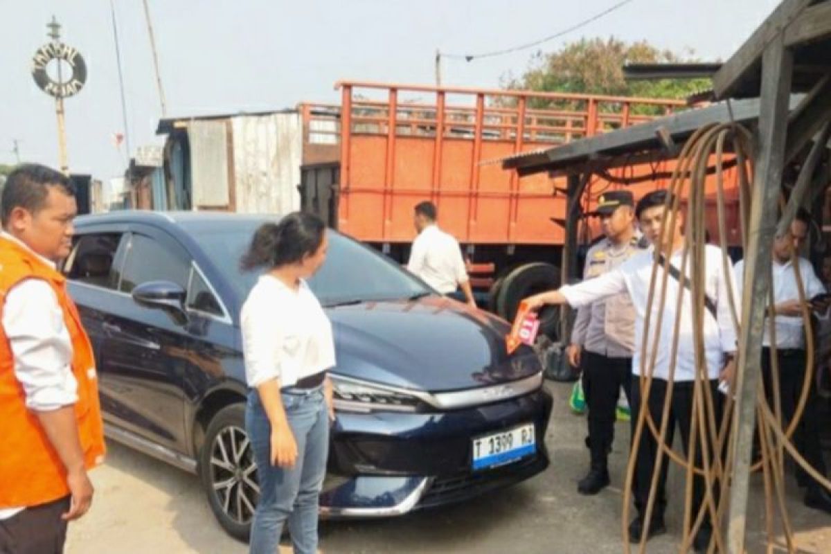 Polresta Karawang Selidiki Perampokan Modus Ban Kempes di Cikampek, Uang Rp1,3 Miliar WNA Digasak