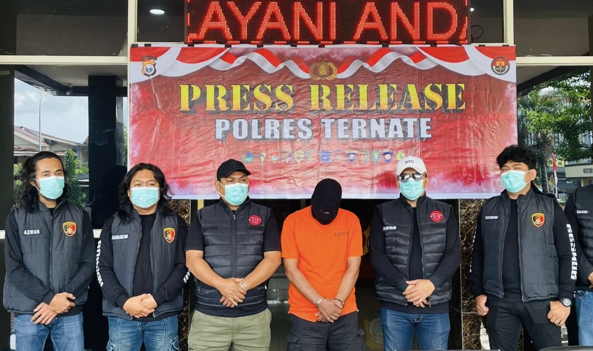 Oknum ASN di Ternate Dibekuk Usai 11 Kali Begal Payudara, Polisi Sita Bong Sabu di Rumah Pelaku