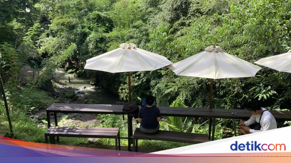 Desa Banjarangkan di Klungkung Raup Rp 360 Juta Per Tahun dari Angkringan The Beji, Spot Kuliner di Tebing Sungai