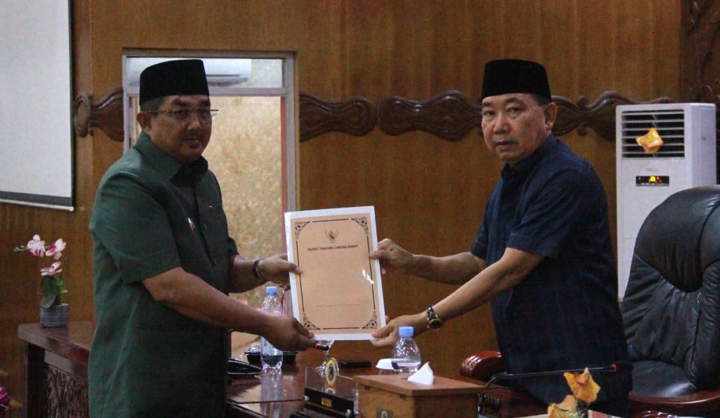 Bupati Tanjab Barat Anwar Sadat Serahkan KUA-PPAS APBD 2027 ke DPRD, Ini 5 Prioritas Pembangunan Daerah