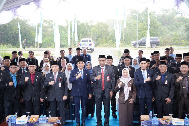 Bupati Tanah Bumbu Andi Rudi Latif Lantik Andi Anwar Sadat sebagai Kepala Dinas Perikanan, Targetkan Sektor Kelautan Jadi Motor Ekonomi Pesisir