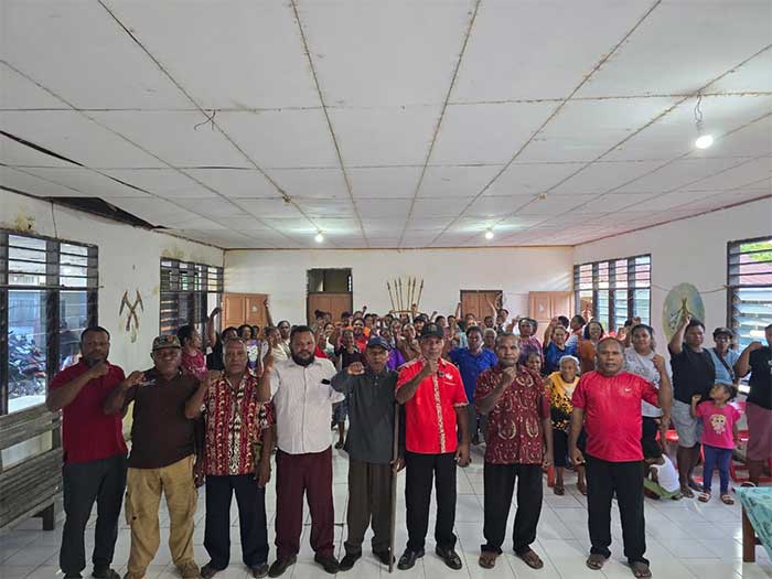 Ondofolo Kampung Yoka David Riki Mebri Gelar Bakti Sosial Jelang HUT RI ke-81, Bagikan Sembako ke Warga