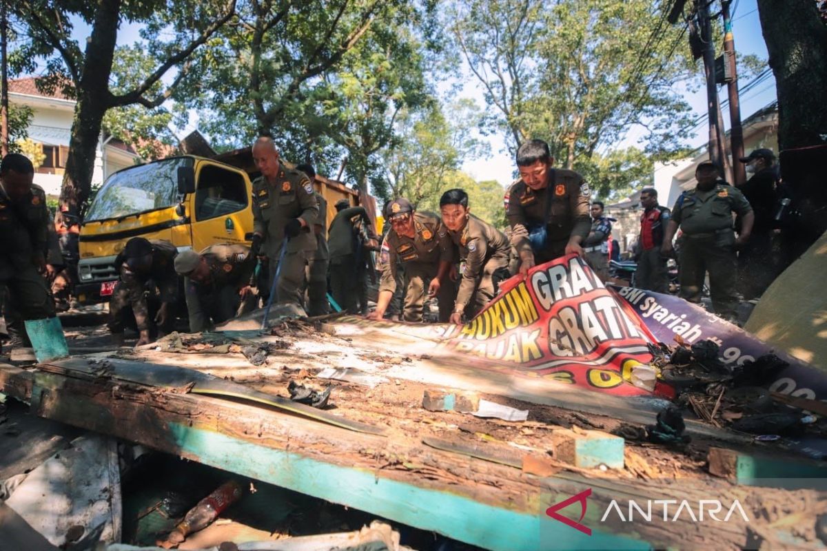 Satpol PP Kota Bandung Tertibkan 645 Bangunan Liar hingga Juli 2026, Trotoar dan Drainase Jadi Fokus Utama
