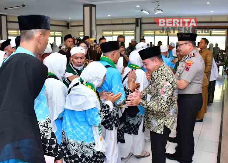 Plt Bupati Pekalongan Sukirman Sambut 353 Jemaah Haji Kloter 12, Pesan Jaga Akhlak dan Moral di Masyarakat