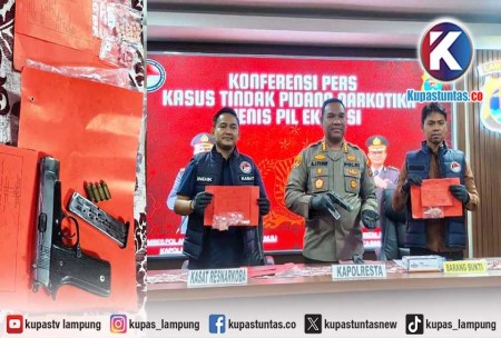 Satresnarkoba Polresta Bandar Lampung Bekuk Dua Pengedar Ekstasi, Satu Tersangka Pecatan TNI AU dan Berbekal Senpi Rakitan