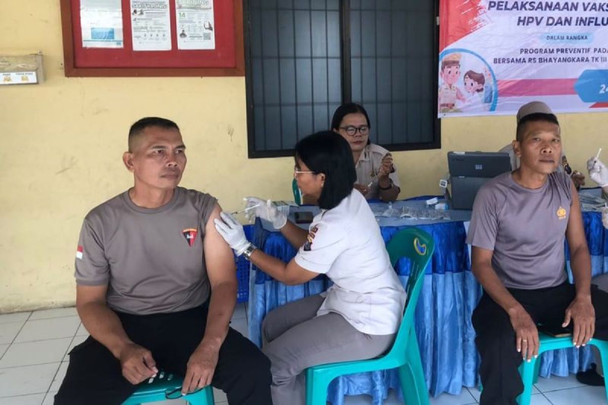 Batalyon B Brimob Polda Sumut Vaksinasi HPV dan Influenza untuk Personel, Kombes Rendra Salipu: Fisik Sehat Kunci Pelayanan Maksimal