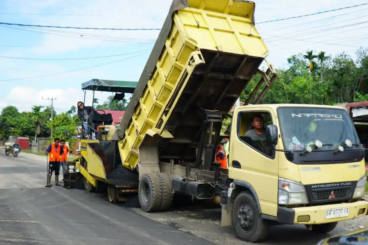 Rp63,6 Miliar Digelontorkan Pemkab Dharmasraya untuk Rehabilitasi 3,8 Km Jalan Simpang Koto Agung dan Sejumlah Infrastruktur Vital
