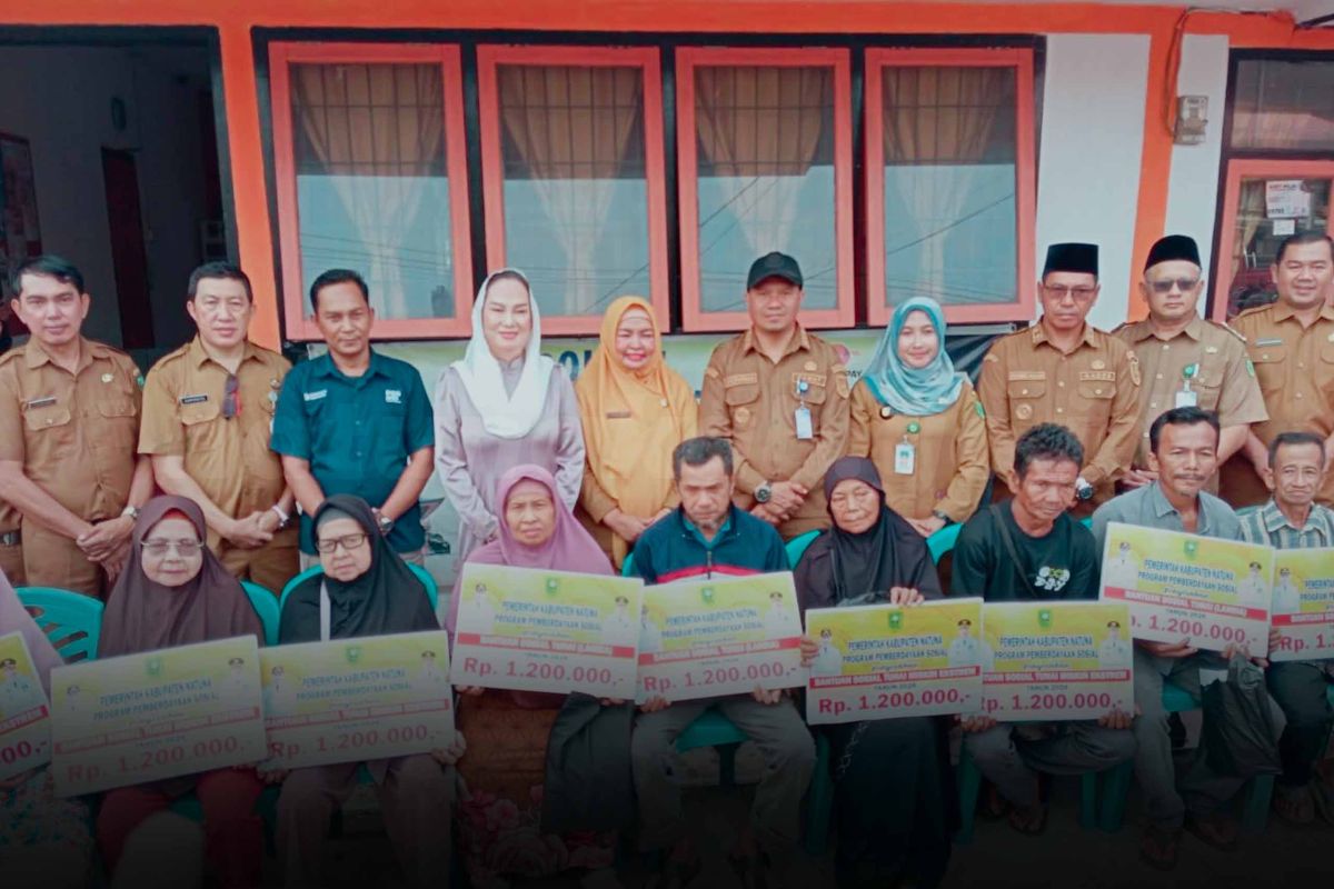 Pemkab Natuna Salurkan Rp1,2 Juta per KK untuk 123 Keluarga Miskin Ekstrem Tahap Kedua
