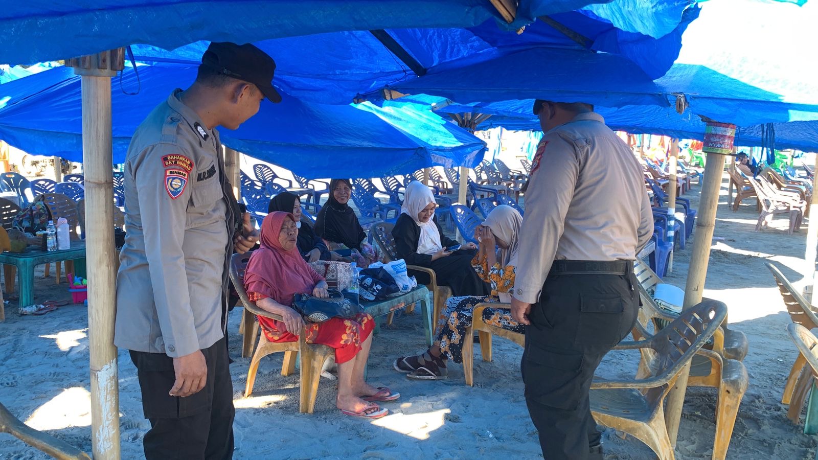 Polresta Bengkulu Patroli di Pantai Zakat, Imbau Pengunjung Waspada Pencurian Barang Berharga