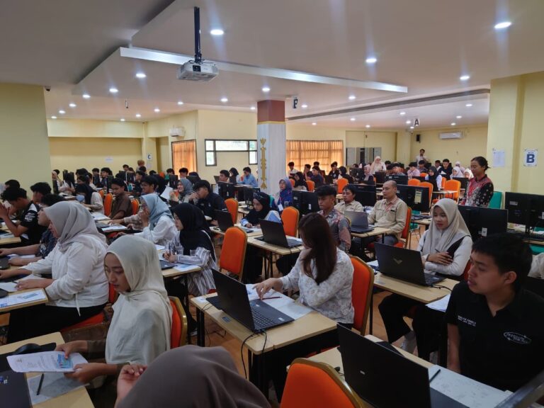 290 Perangkat Komputer Disiapkan, Teknisi Unila Siaga Sejak Subuh Kawal Ujian SMM 2026