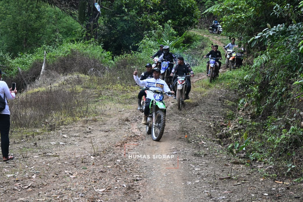 Bupati Sidrap Syaharuddin Alrif Pakai Motor Trail untuk Jangkau 3 Dusun di Tana Toro, Tinjau Kebun Kopi