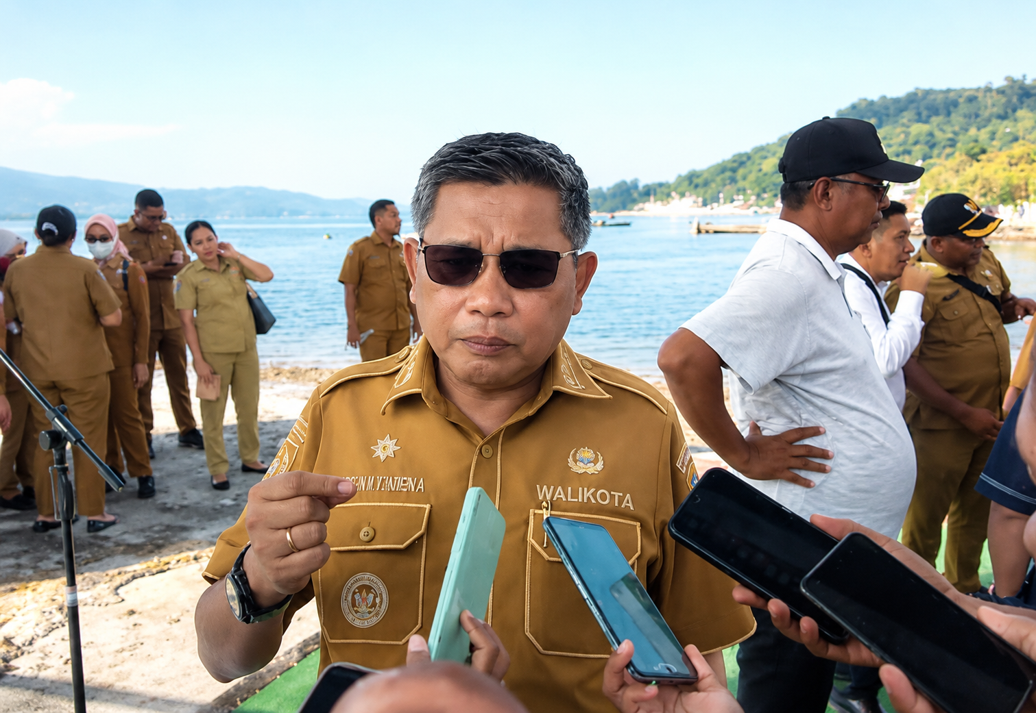 Wali Kota Ambon Bodewin Wattimena Serahkan Bantuan Perikanan ke Nelayan dan Pembudidaya, Targetkan Dongkrak Ekonomi Pesisir