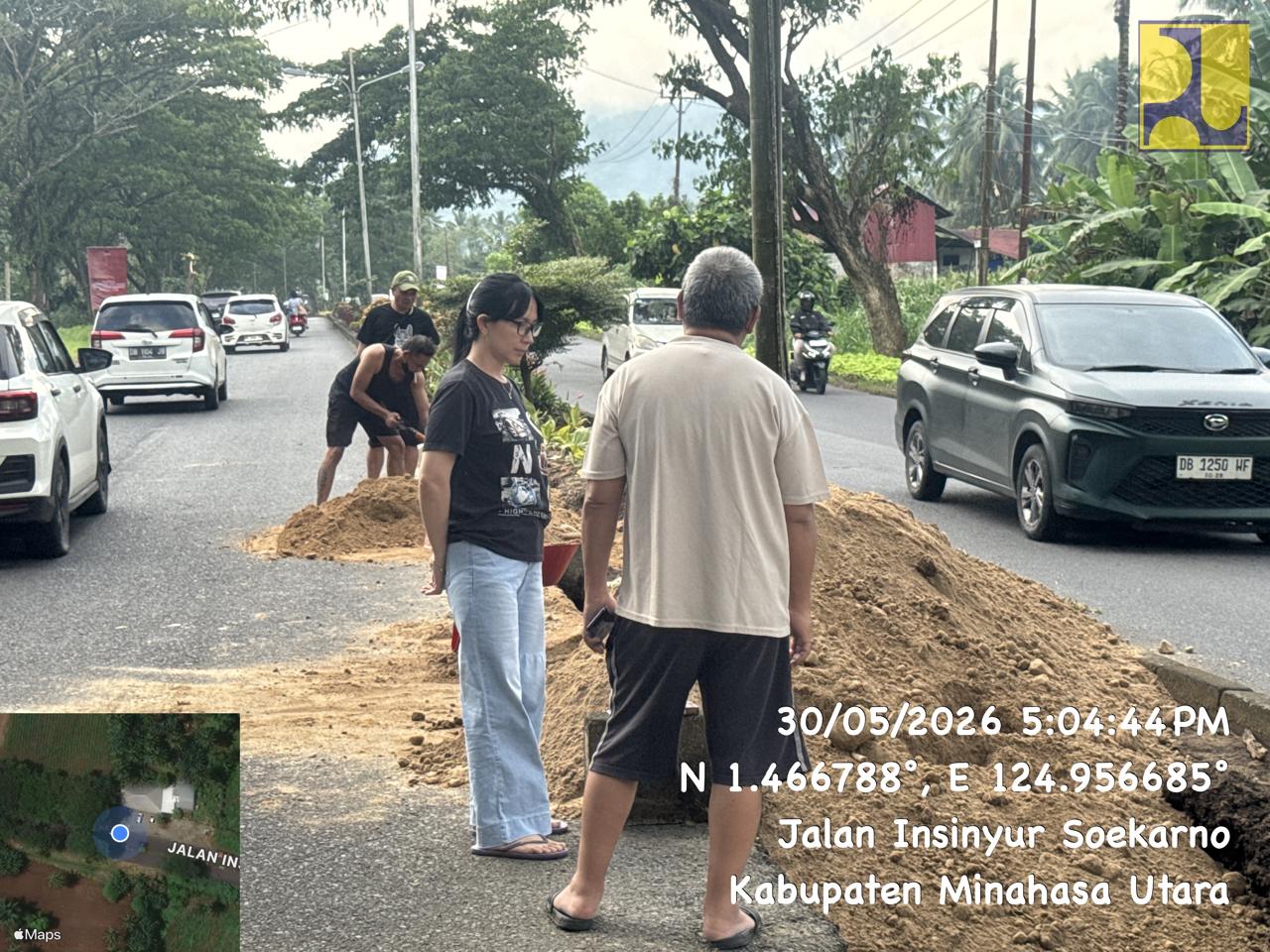 Pemkab Minahasa Utara Turunkan Tim PUPR Perbaiki Median Jalan Soekarno yang Tergerus Erosi Akibat Hujan Deras