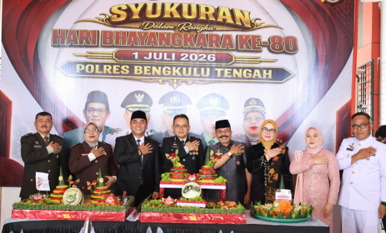 Polres Bengkulu Tengah Tegaskan Sinergi dengan Forkopimda di Hari Bhayangkara ke-80, Bansos Beras Disalurkan