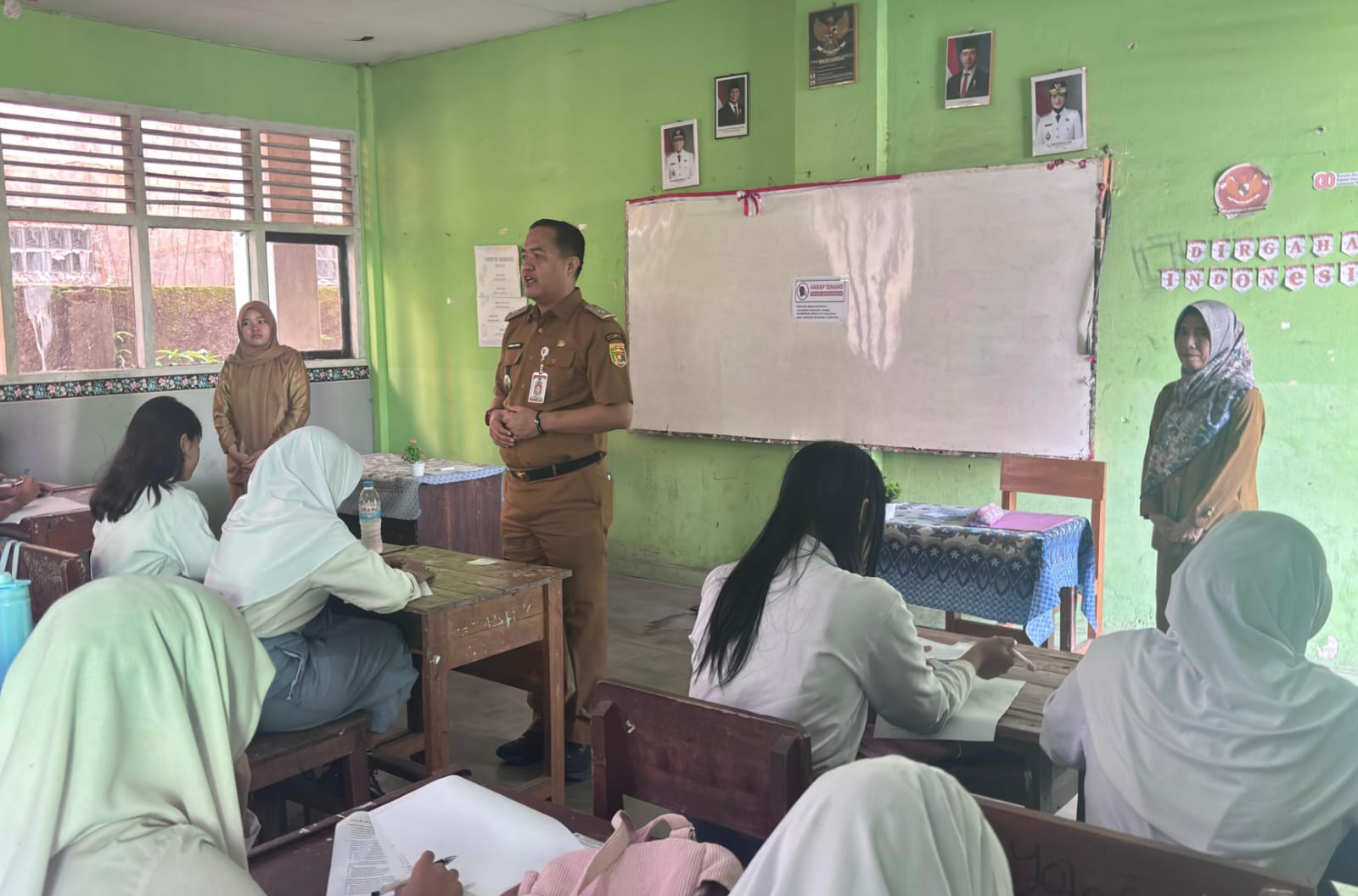 Pemprov Lampung Antar Langsung 79 Siswa SMA Siger ke Enam Sekolah Swasta, Biaya Ditanggung Pemerintah