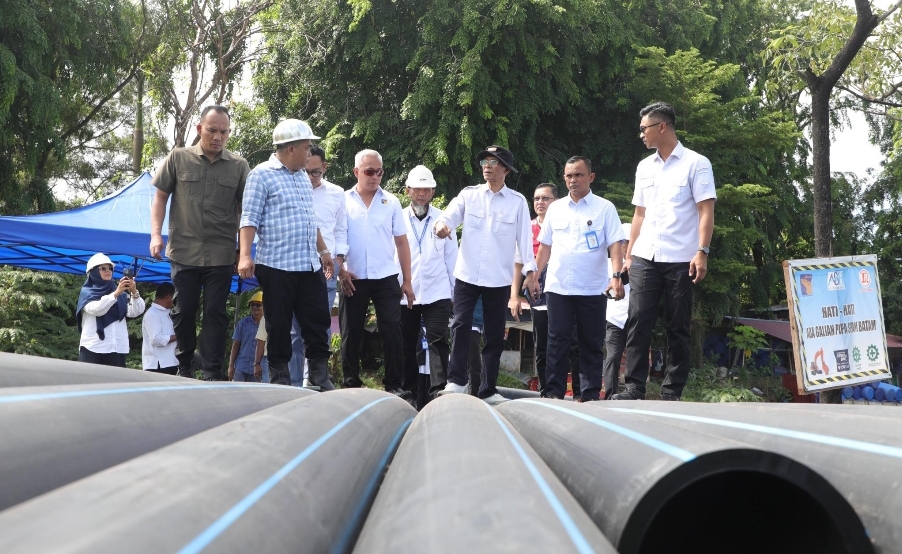Tinjau Langsung Pemasangan Pipa di Sukajadi dan Simpang Jam, Kepala BP Batam Pastikan Penguatan Jaringan Air Minum Berjalan Optimal