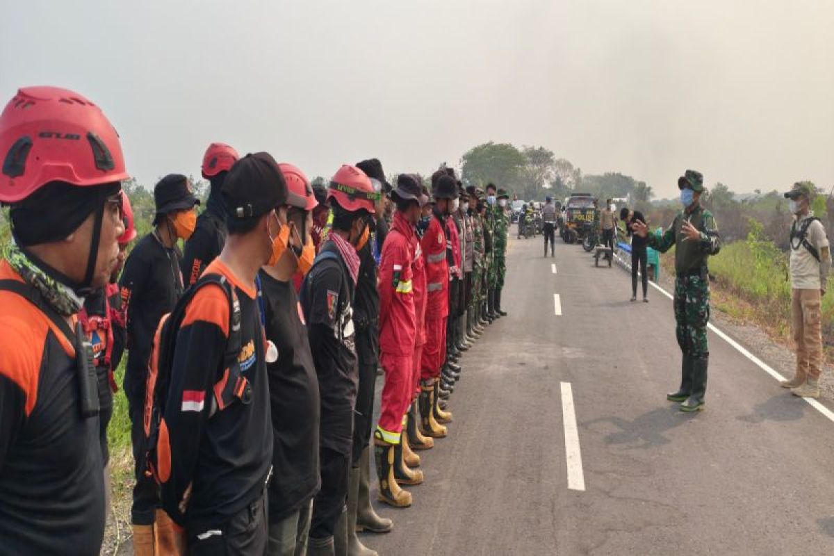 Bupati HSU Sahrujani Turun Tangan Padamkan Karhutla di Desa Beringin, 9 Jam Petugas Berjibaku