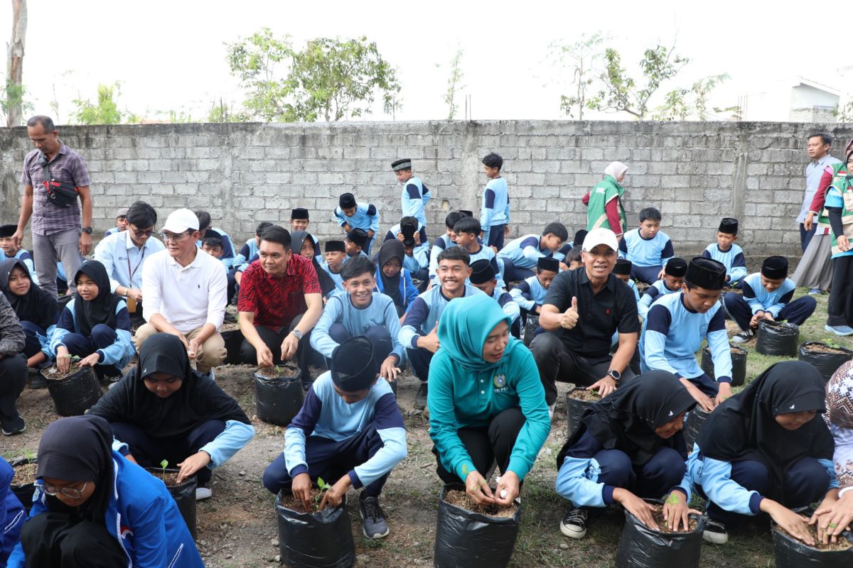 Pemkab Lombok Tengah Luncurkan Program Besti: Ajak Siswa Menanam Cabai di Sekolah untuk Tekan Inflasi Daerah