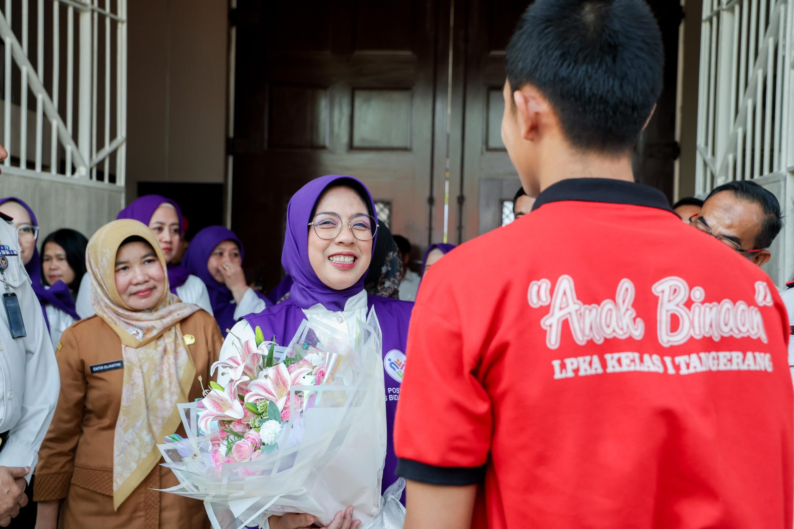 Ketua TP PKK Banten Tinawati Andra Soni Terharu saat Anak Binaan LPKA Tangerang Bacakan Puisi di Hari Anak Nasional