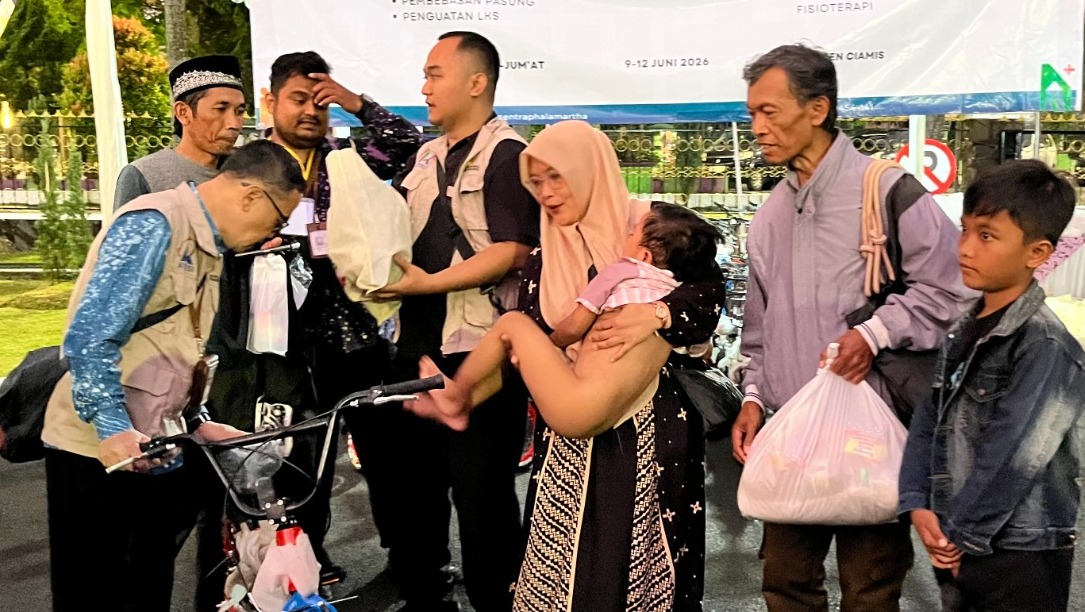 51 Anak Peserta Khitanan Massal Hari Jadi Ciamis ke-384 Terima Sepeda, Sembako, dan Uang Kadeudeuh