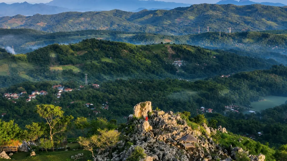 Wisata Stone Garden Padalarang di Bandung Barat Semakin Ramai, Tawarkan Jejak Sejarah Manusia Purba di Tebing Kapur