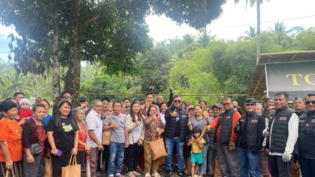 Wakapolda Sulut Brigjen Awi Setiyono Pimpin Patroli Vespa Klasik ke Pelosok Tombulu, Warga Sambut Langsung
