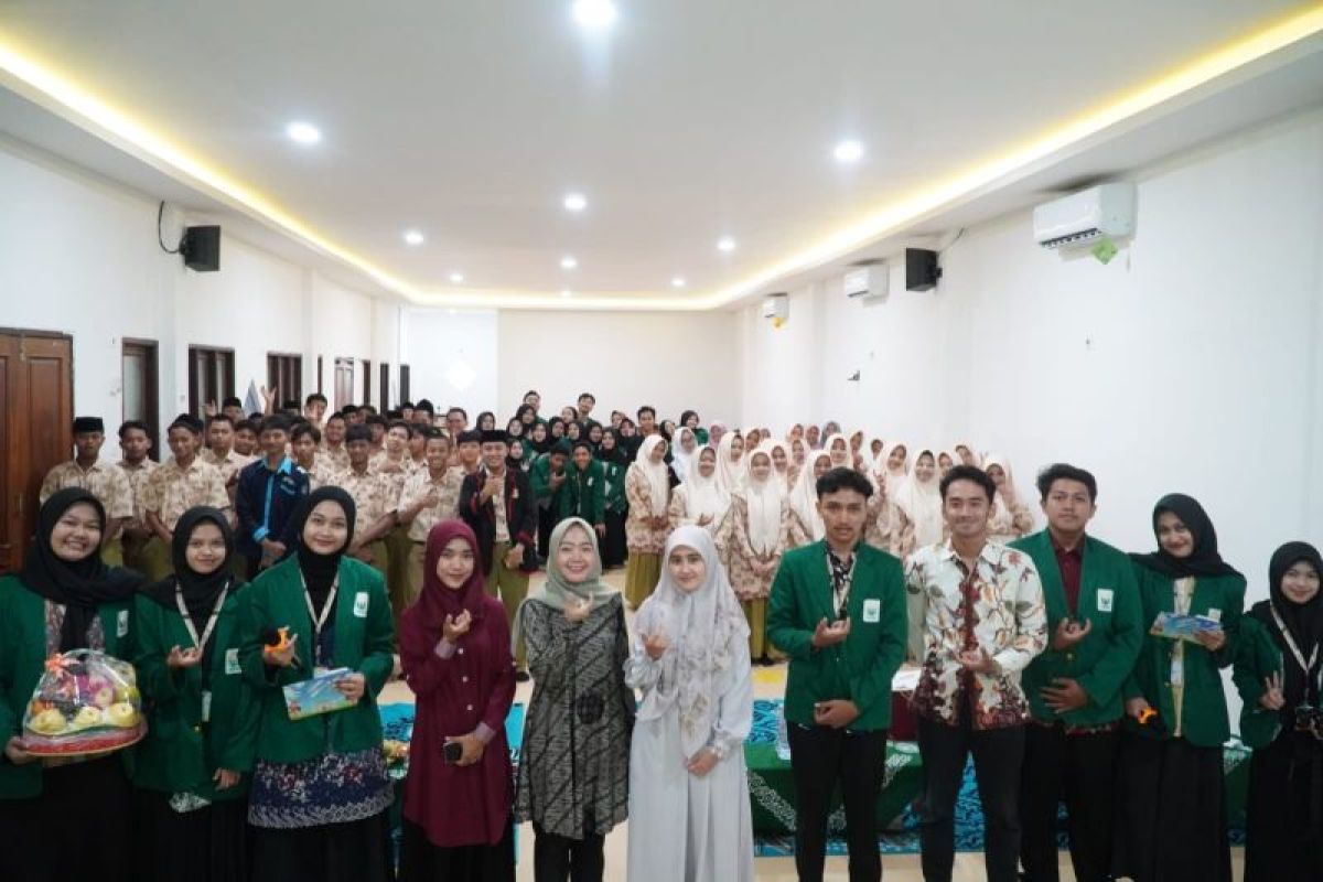 Pengetahuan Gizi Santri Sunan Drajat Meningkat 20 Poin Usai Program UNUSA, Edukasi Piring Sehat hingga Jalan Kaki
