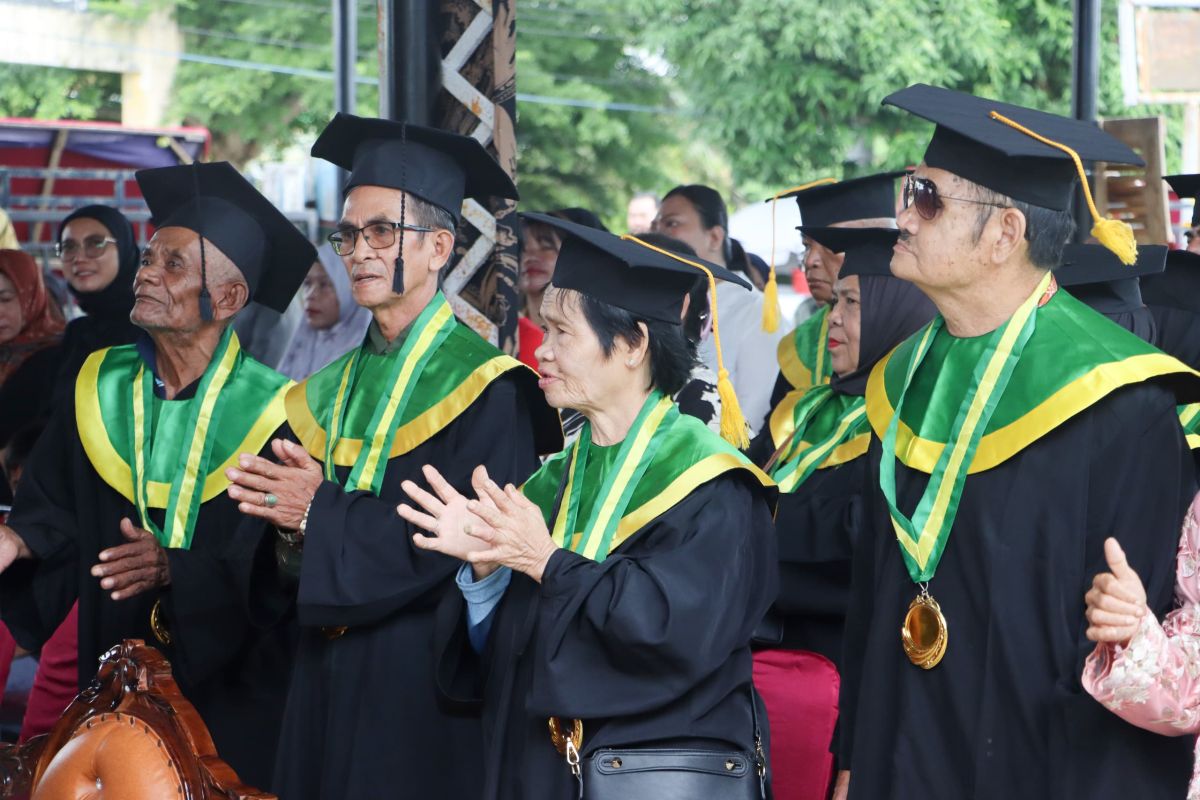 Pemkab Bintan Wisuda 34 Lansia Angkatan Kedua Sekolah Lansia Kasih Ibu, Total 94 Lulusan dalam Dua Tahun