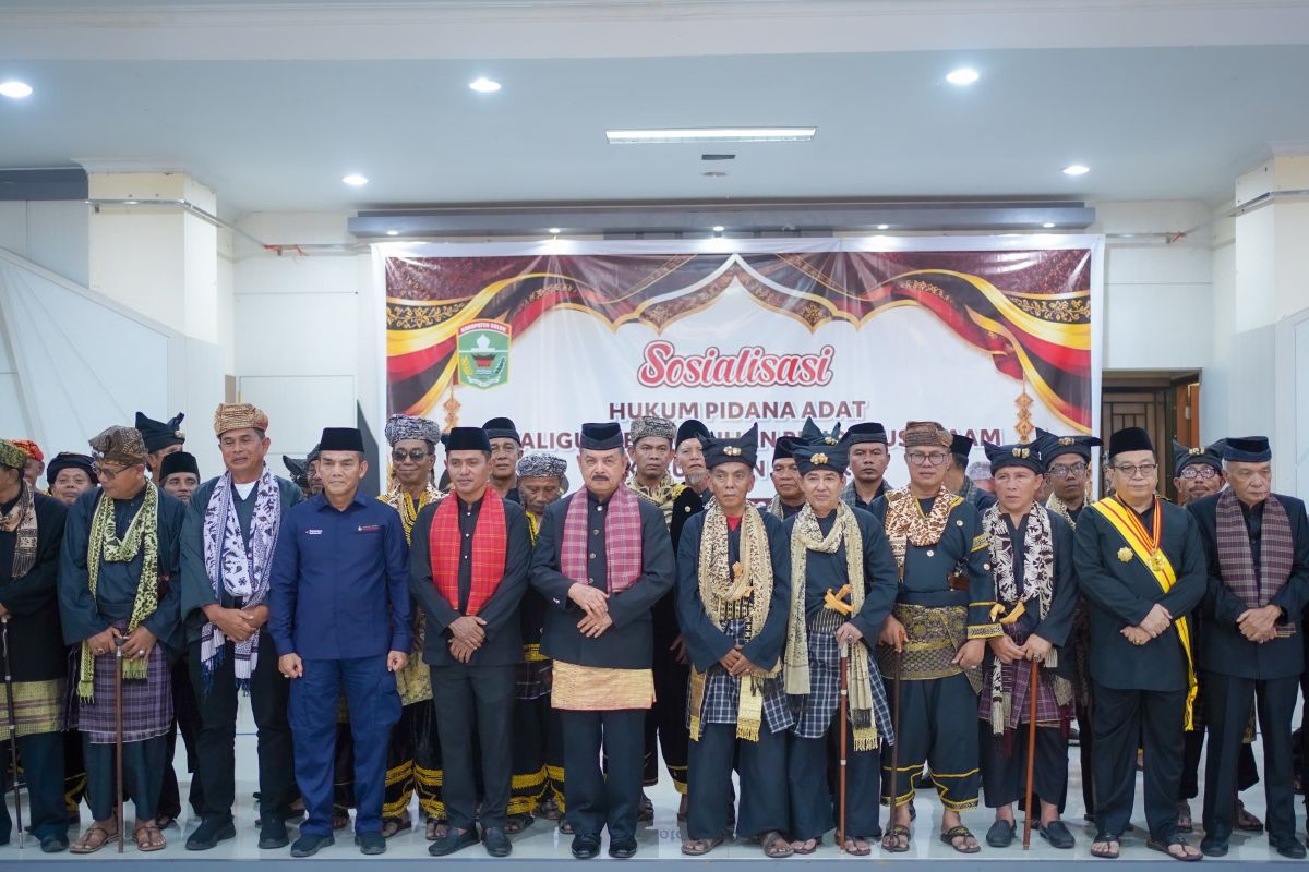 Bupati Solok Kukuhkan Pengurus LKAAM, Tegaskan Adat sebagai Benteng Ketertiban Sosial di Tengah Modernisasi