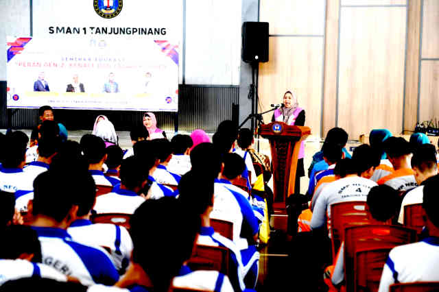 YKI Kepri Goes to School di Tanjungpinang: Dewi Ansar Dorong Pelajar Gen Z Deteksi Kanker Sejak Dini