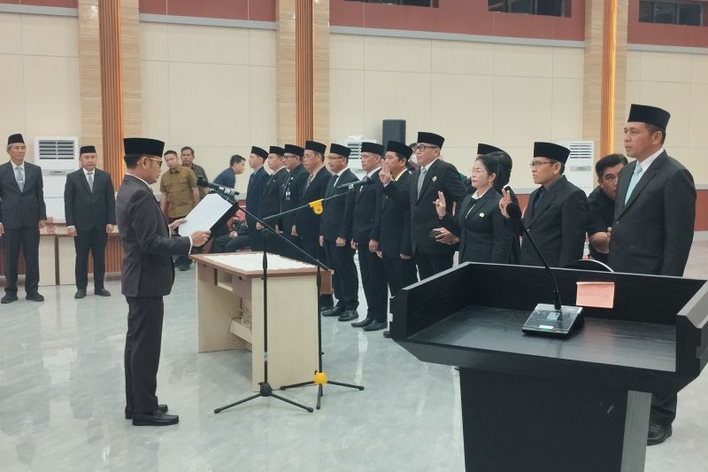Wali Kota Palangka Raya Lantik 12 Pejabat Definitif, Fairid Minta Jajaran Keluar dari Zona Nyaman